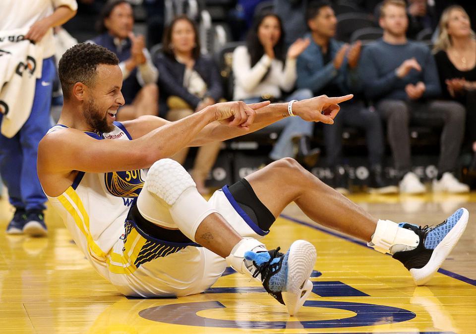 开云体育网址-NBA本赛季球员年薪榜发布！库里第一 4.12亿元！詹姆斯跌出前十